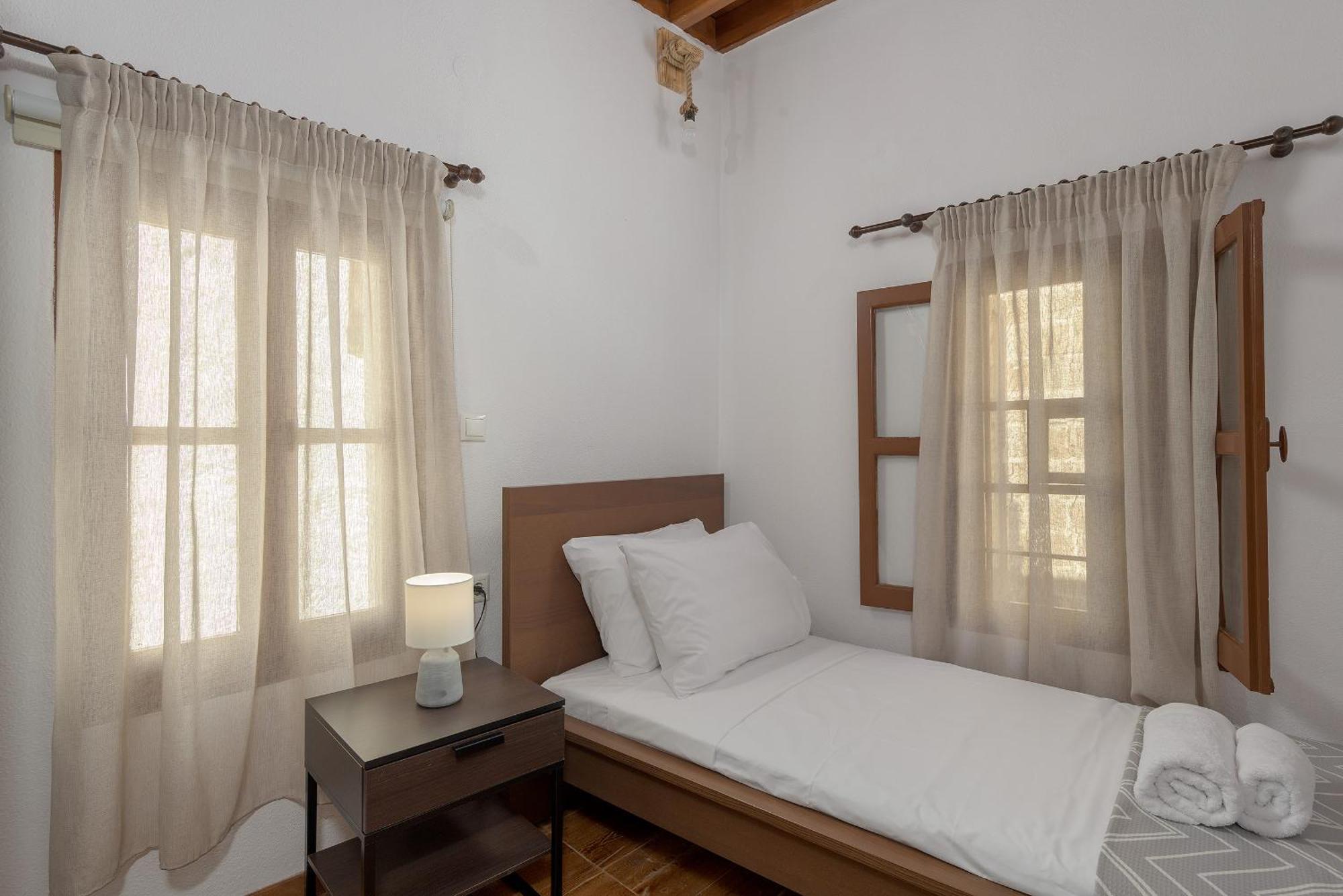Rustic Self-Inn Rhodes City Exterior photo